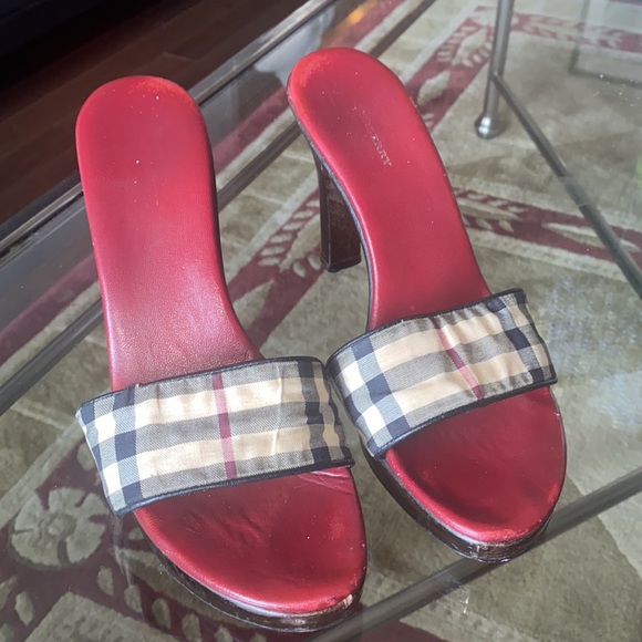 Burberry platform slides tan check pattern. - Picture 14 of 14